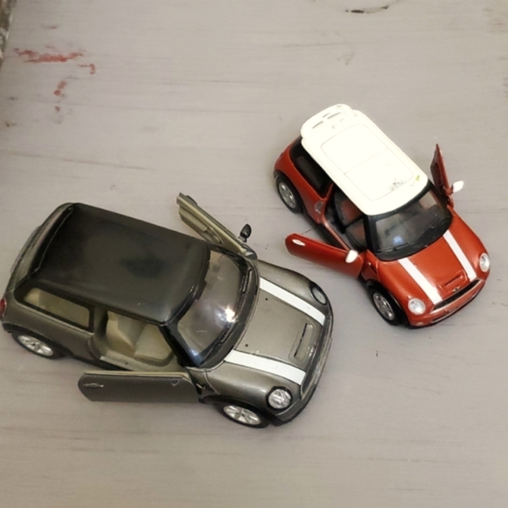 2 Mini Cooper Collectable s